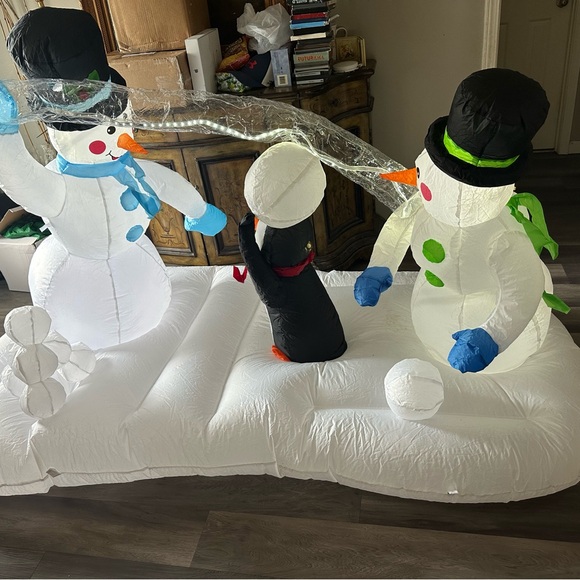 Inflatable Snowmen Throwing Snowball Christmas Winter Large Inflatable - Picture 15 of 16